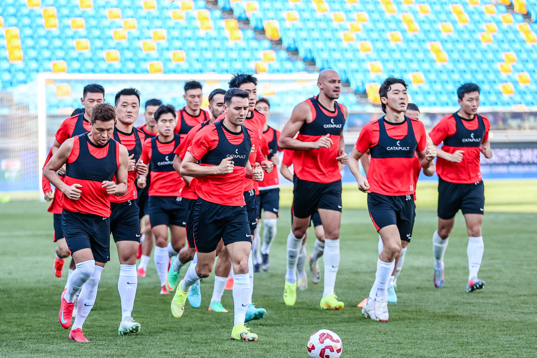 成都蓉城迎NBA常规赛关键赛，赛后复出首秀，气氛紧张，年轻球员得到机会的简单介绍