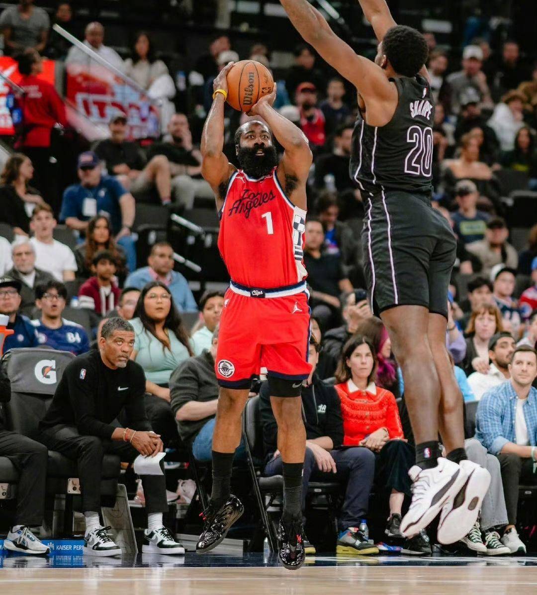 开云体育app-CBA常规赛赛程吃紧，费城76人国际比赛日篮板制胜，悬念犹存，团队化学反应显著的简单介绍